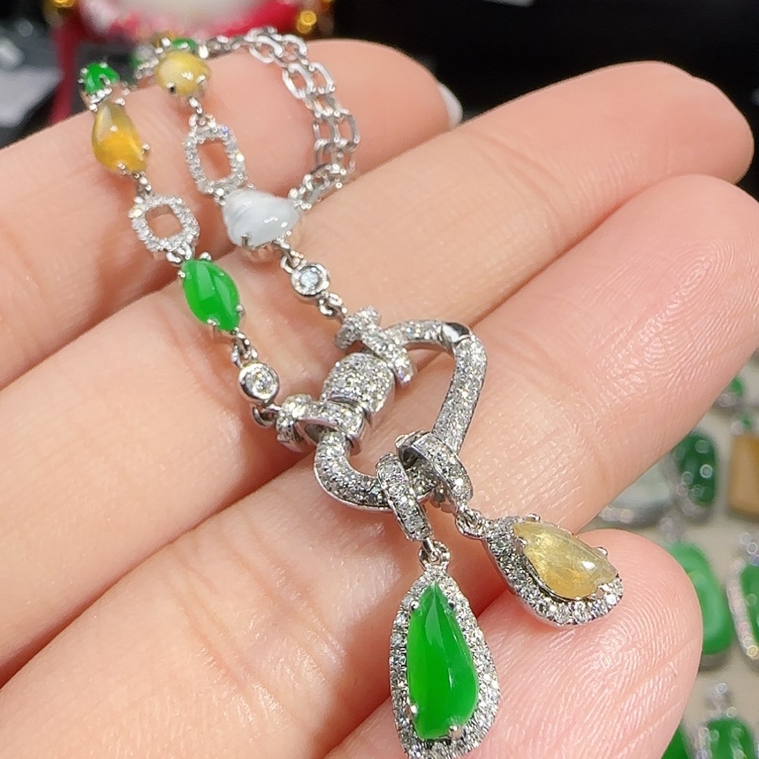 翡翠吊坠(不含链)18K金镶嵌