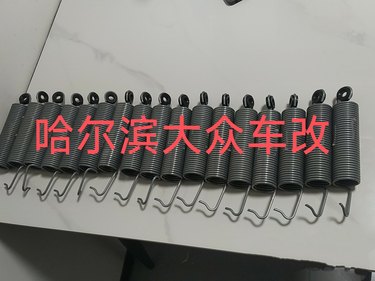 19到25款新宝来专用备箱弹簧，原厂弹簧一个，换完备箱可以弹起来了