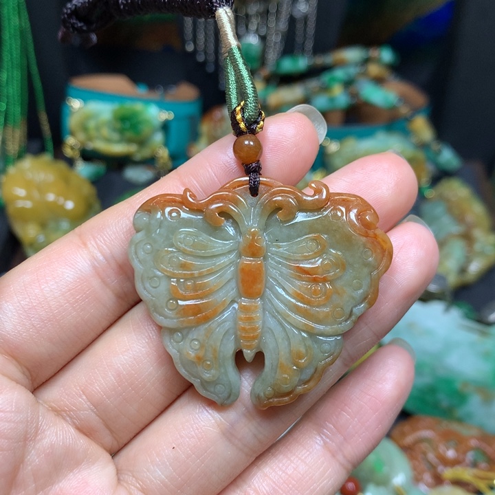 翡翠未镶嵌颈饰蝴蝶