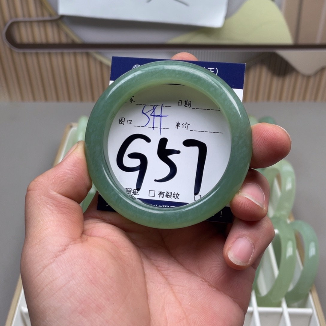 岫玉手镯手镯未镶嵌