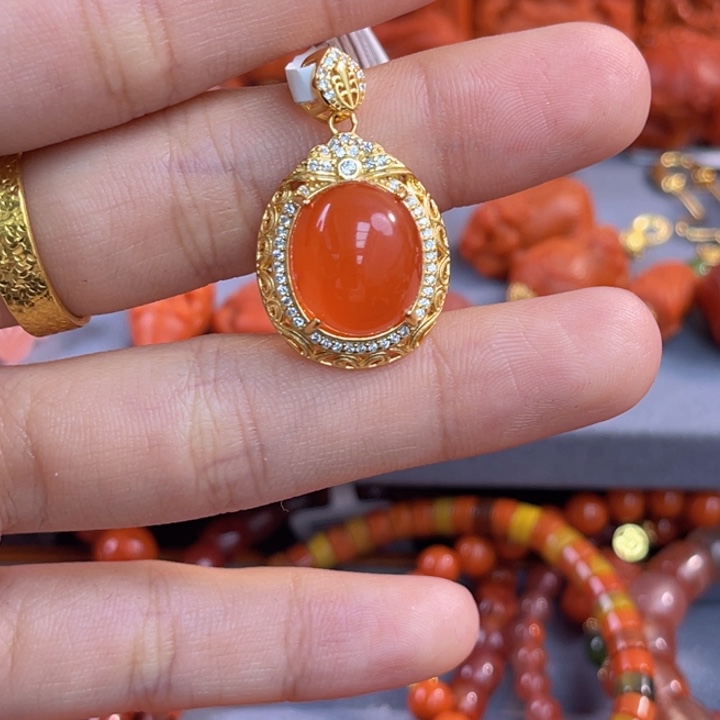 南红玛瑙多样性发一件银S925镀金镶嵌冰红吊坠