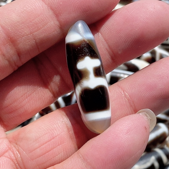 玛瑙/玉髓颈饰未镶嵌东***吉