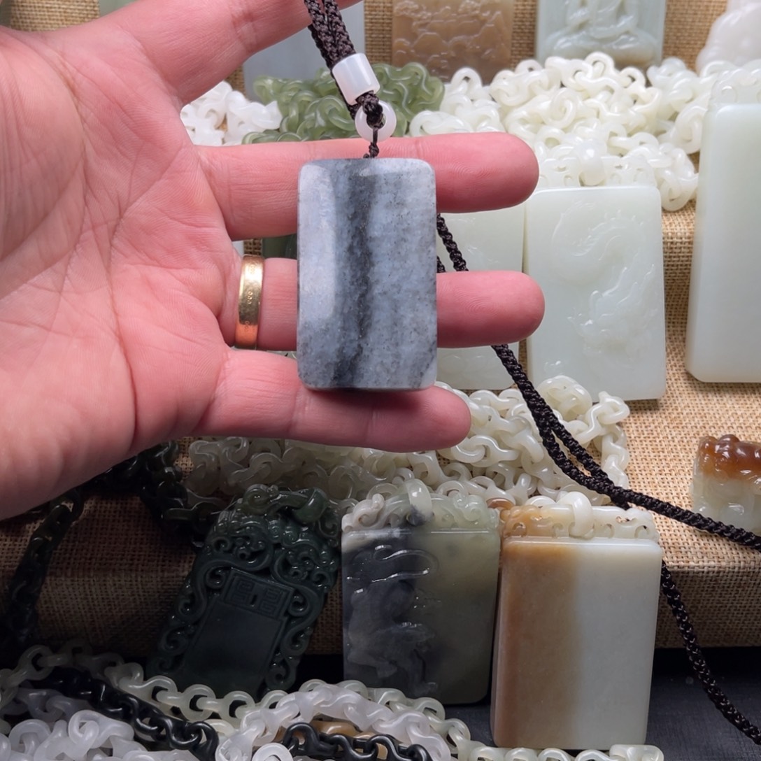 和田玉未镶嵌颈饰