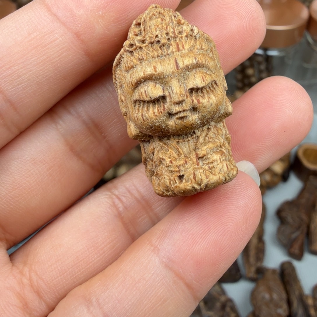 沉香沉香碎屑菩萨棋宝宝佛 3 克