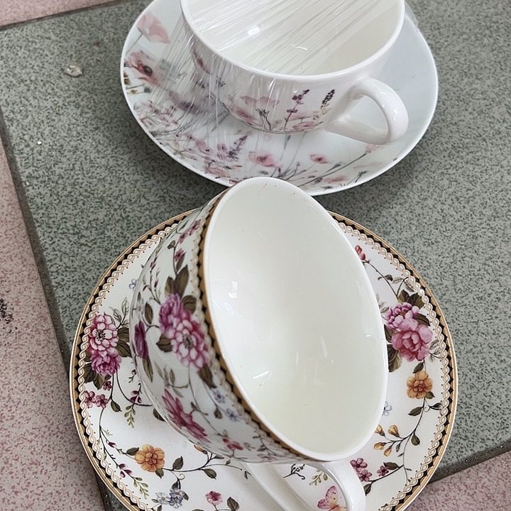 姜***心新骨瓷两套杯碟微瑕180毫升
