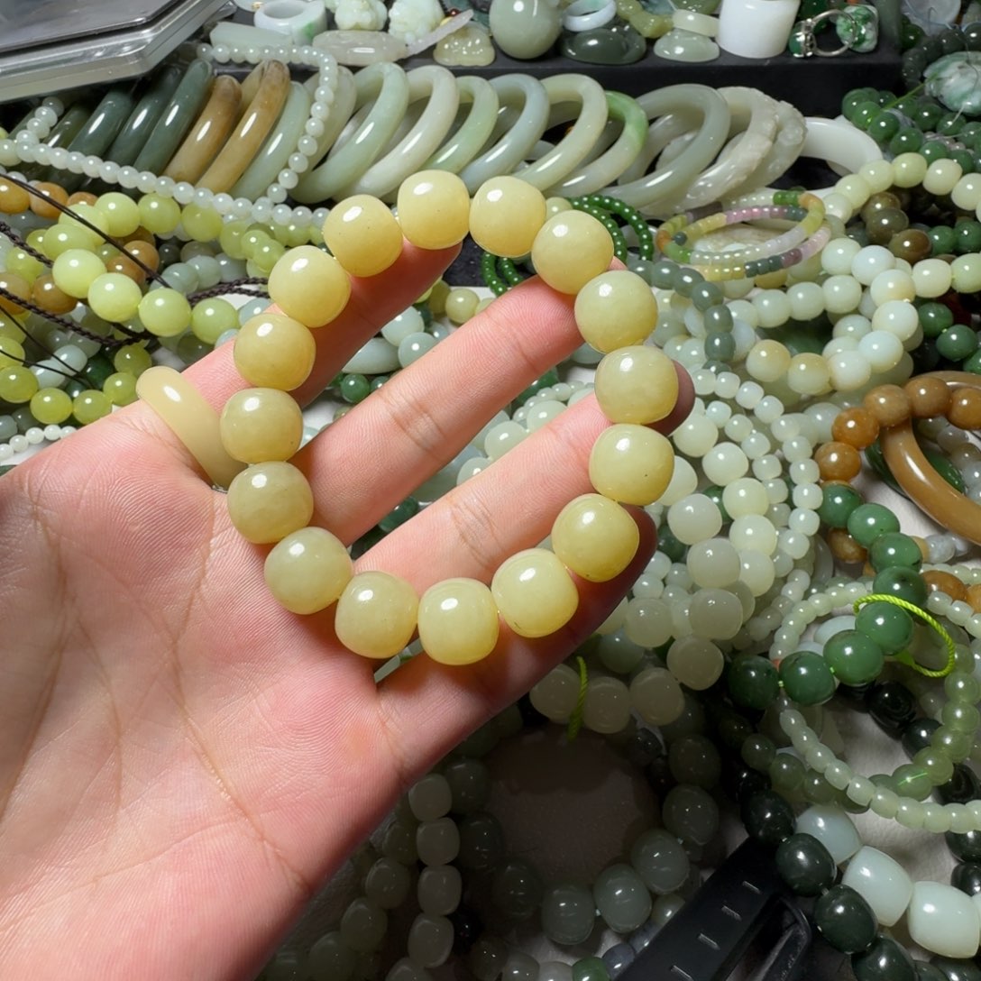 和田玉未镶嵌手串