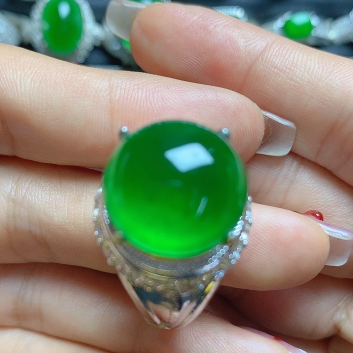 翡翠挂件未镶嵌蛋面