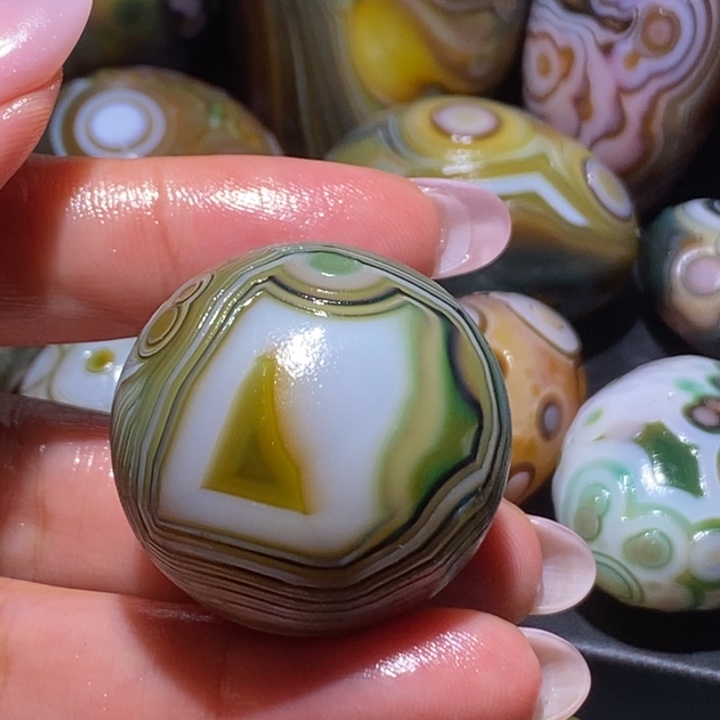 玛瑙/玉髓未镶嵌珠宝奇石96