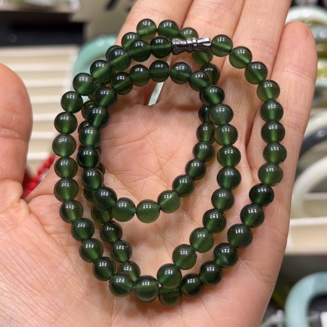 蛇纹石玉颈饰未镶嵌