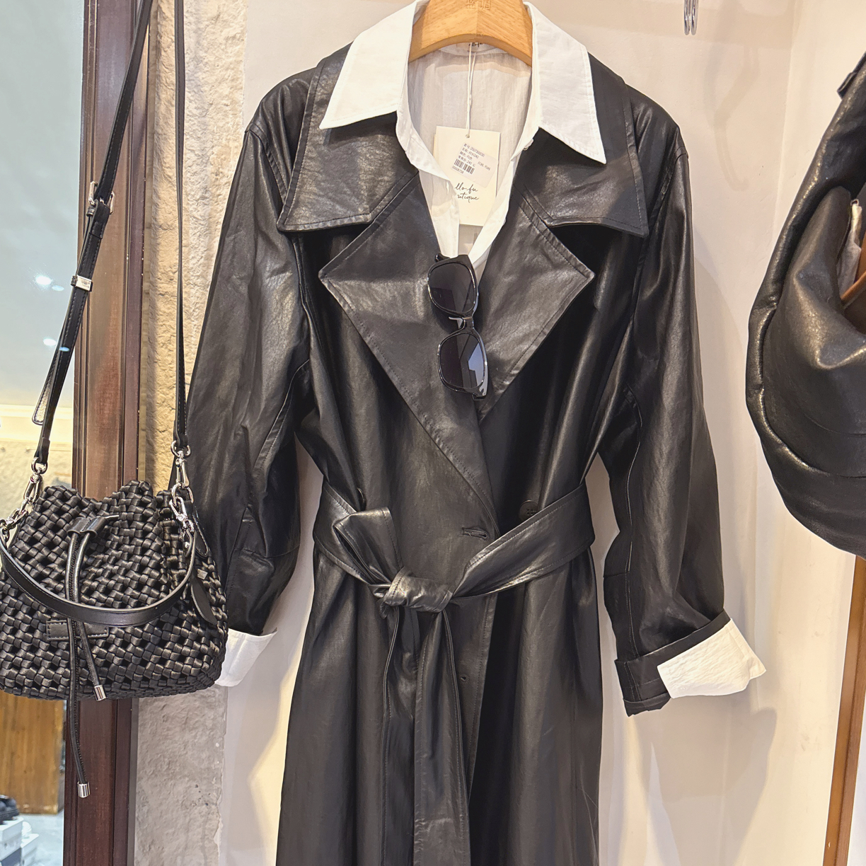 新款皮衣外套，版型好，叠穿衬衫很好看