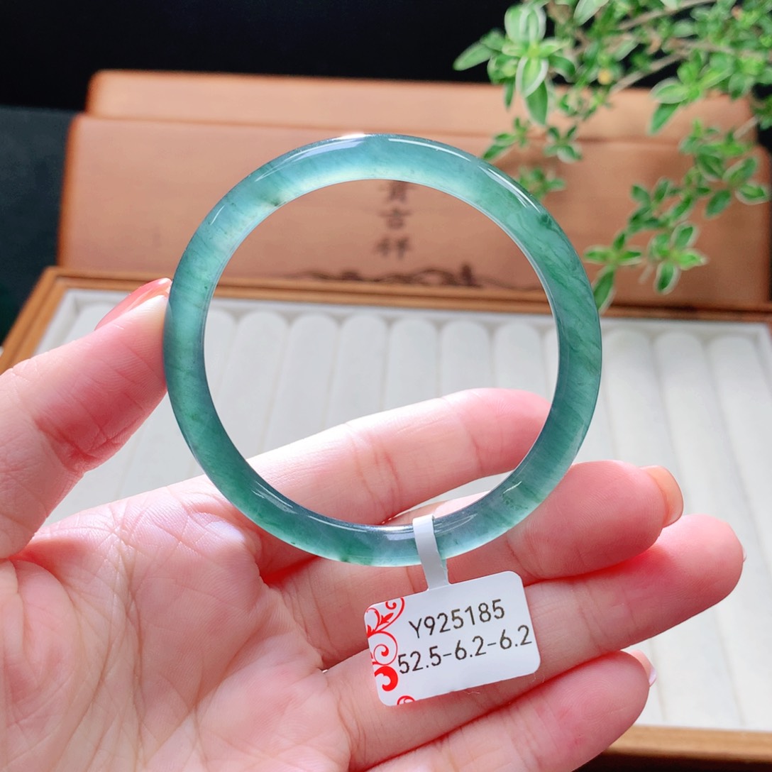 未镶嵌手镯（圆镯）翡翠