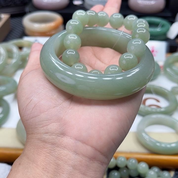 石英质玉手镯未镶嵌@*糖