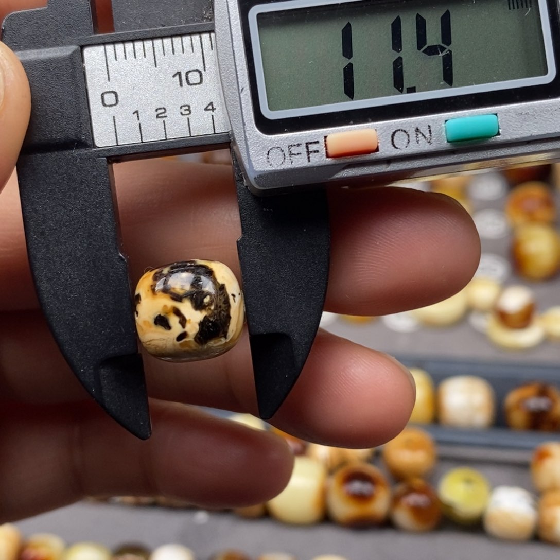 琥珀未镶嵌耳饰老型