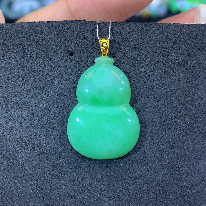 翡翠18K金镶嵌颈饰翡翠