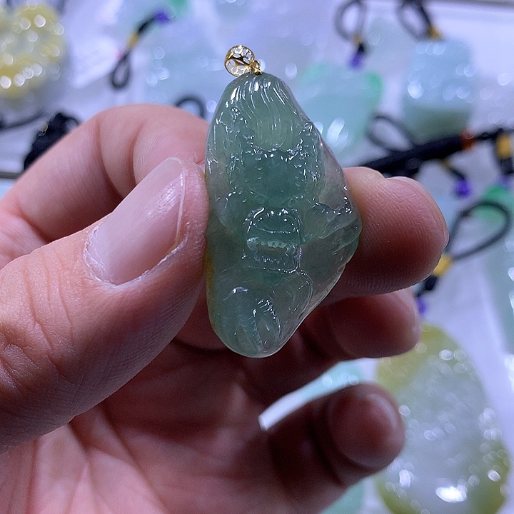 翡翠颈饰18K金镶嵌天然翡翠A货吊坠