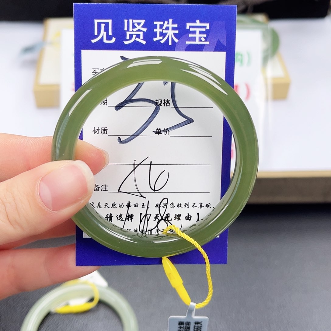 和田玉未镶嵌手镯