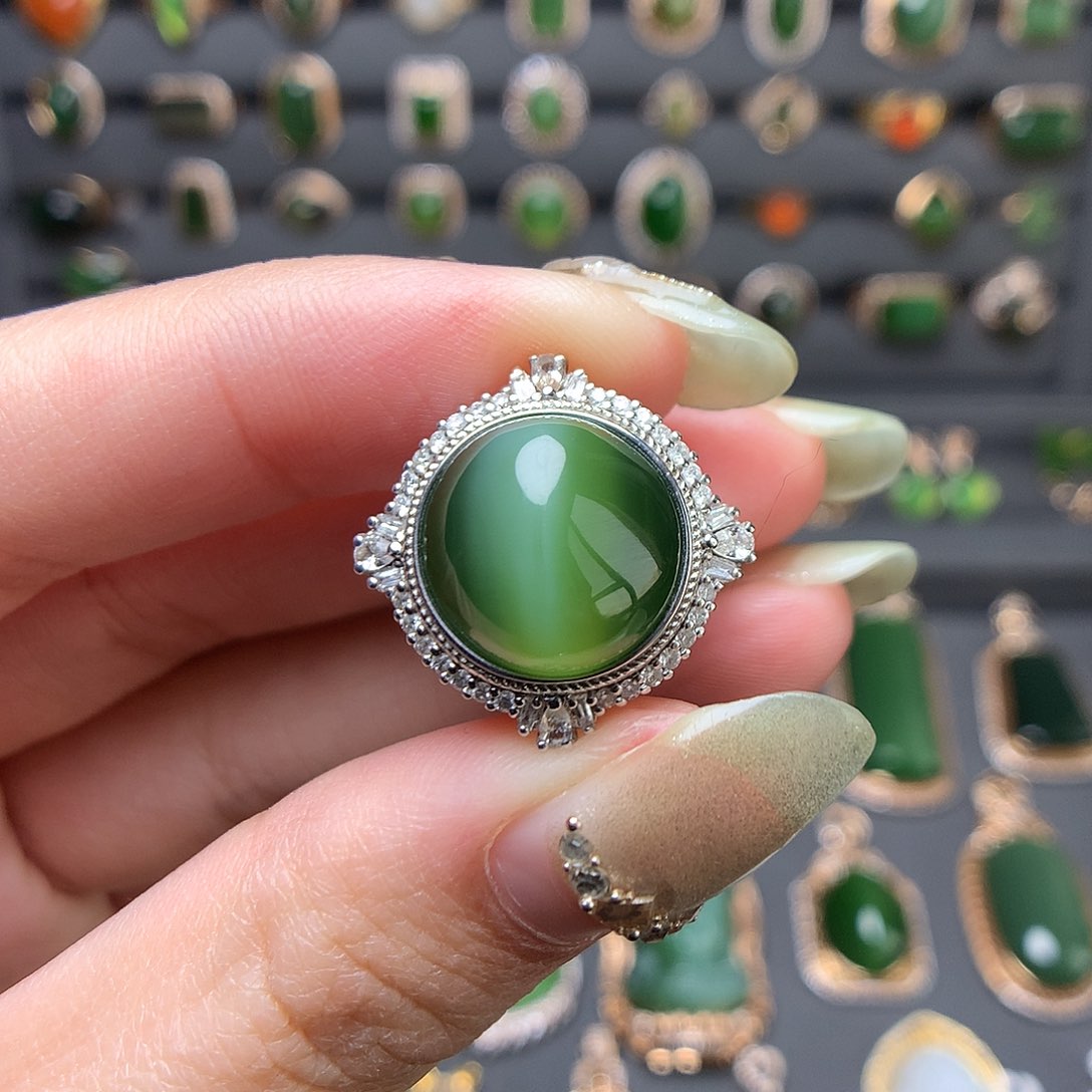 和田玉首饰18K金镶嵌