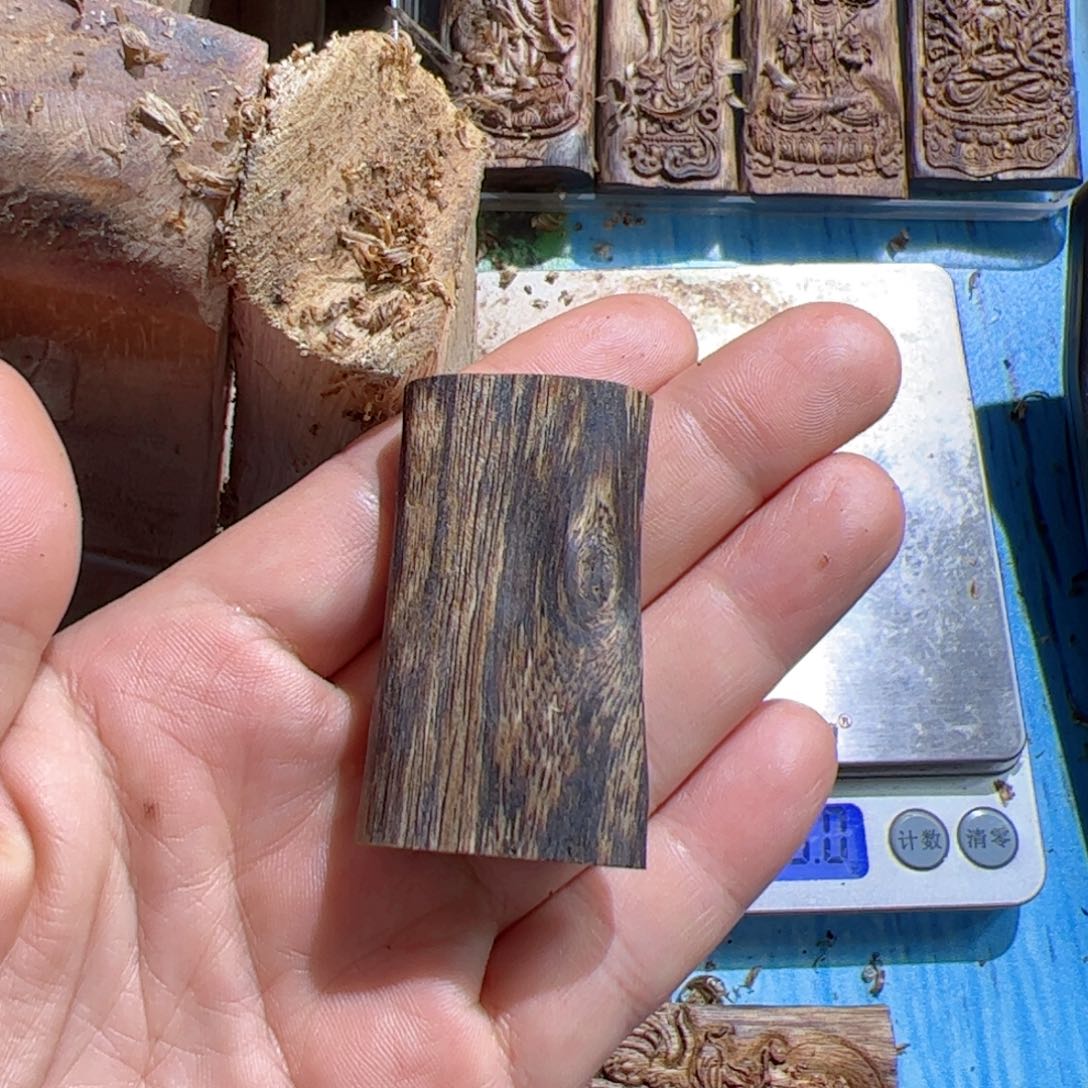 沉香吊坠白棋素牌10克