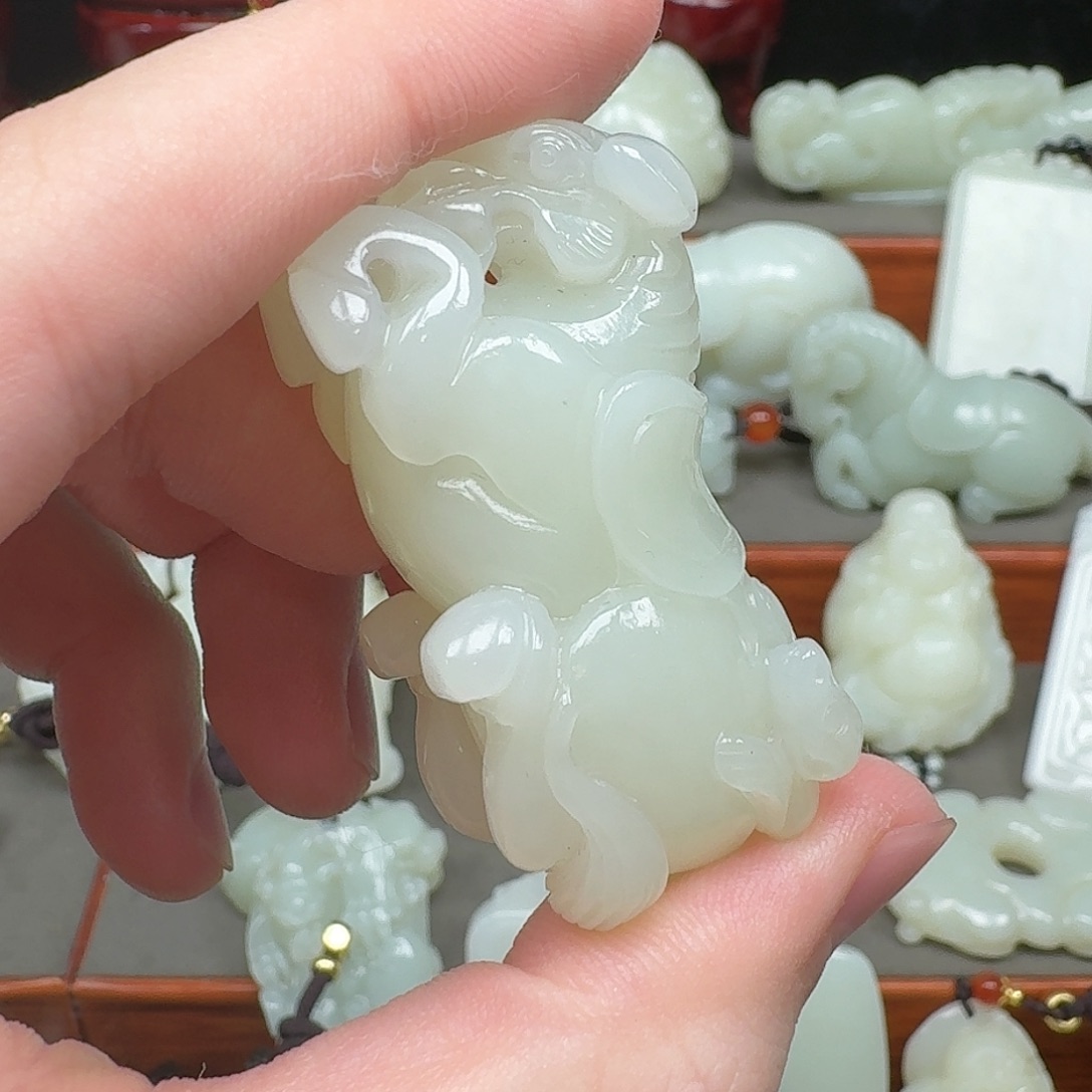 用***1和田玉未镶嵌把件