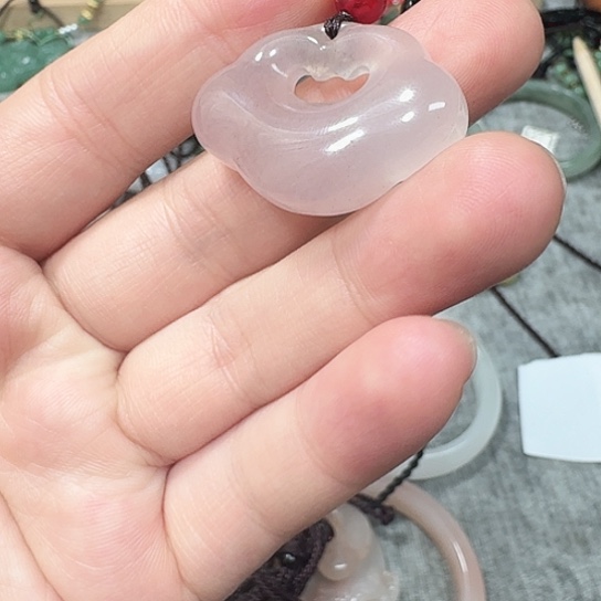 石英质玉未镶嵌颈饰