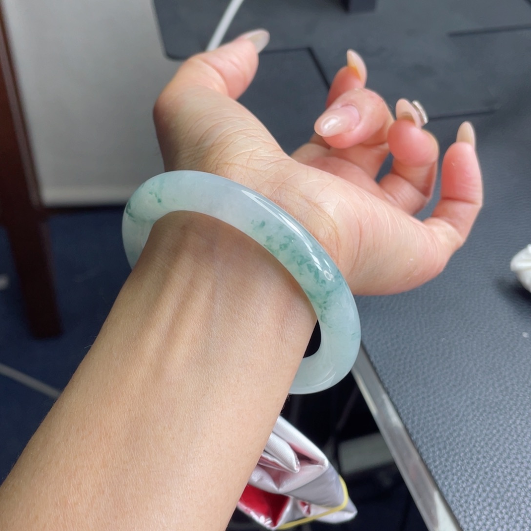未镶嵌手镯翡翠56.0圈 繁华大道 花色灵动 5号