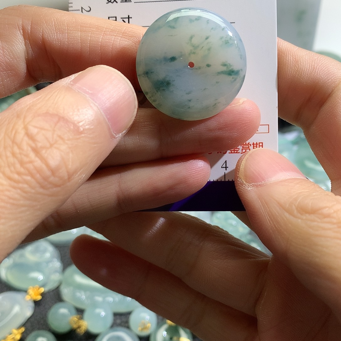 翡翠未镶嵌颈饰吊坠