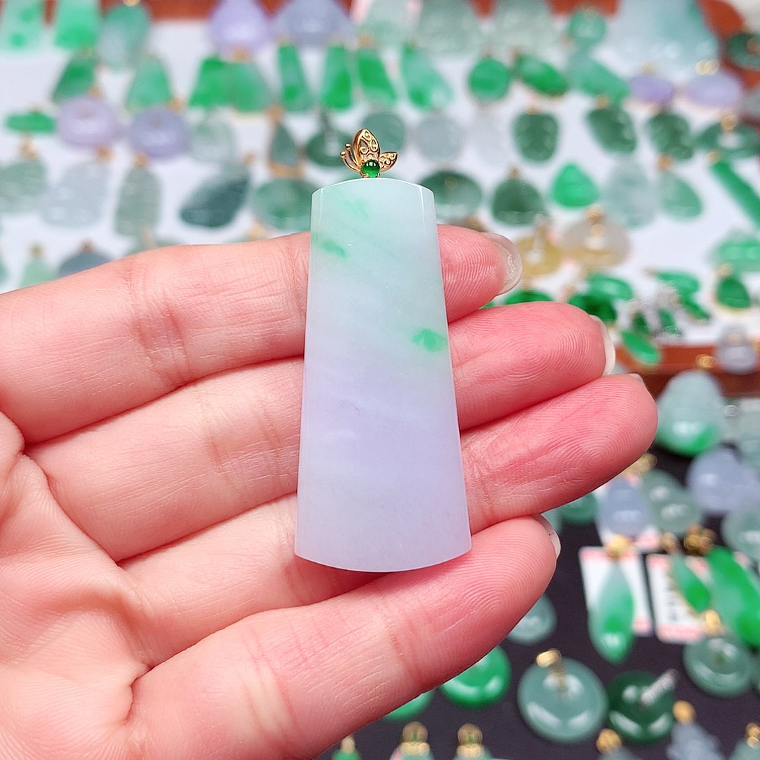 翡翠颈饰18K金镶嵌天然翡翠A货