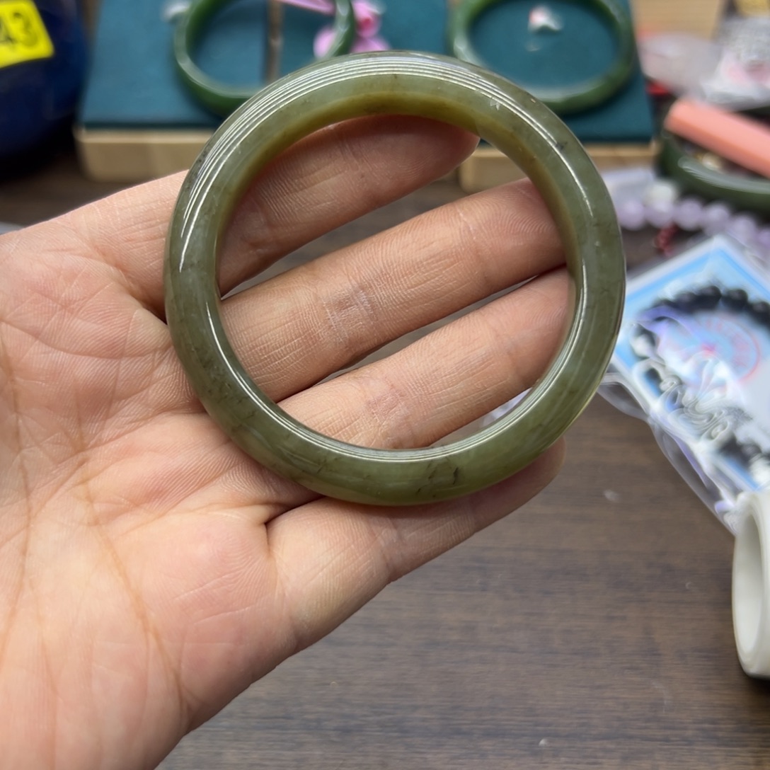 和田玉未镶嵌手镯54.1圈围381