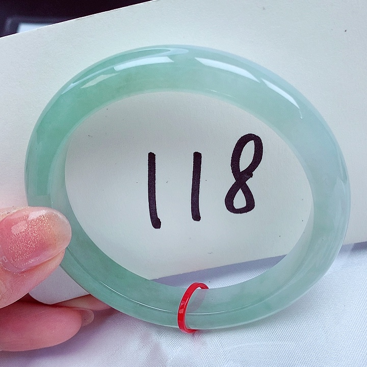 翡翠手镯未镶嵌翡翠