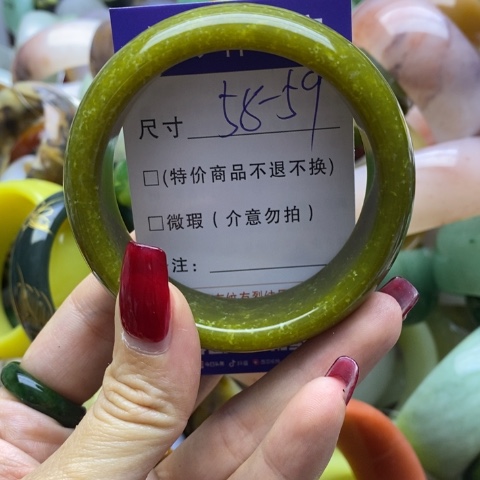 蛇纹石玉手镯未镶嵌
