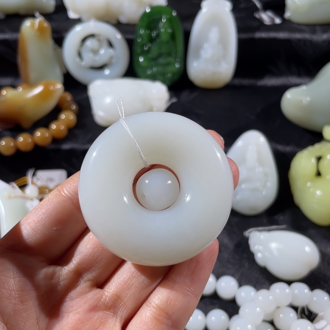 A***哥和田玉未镶嵌颈饰