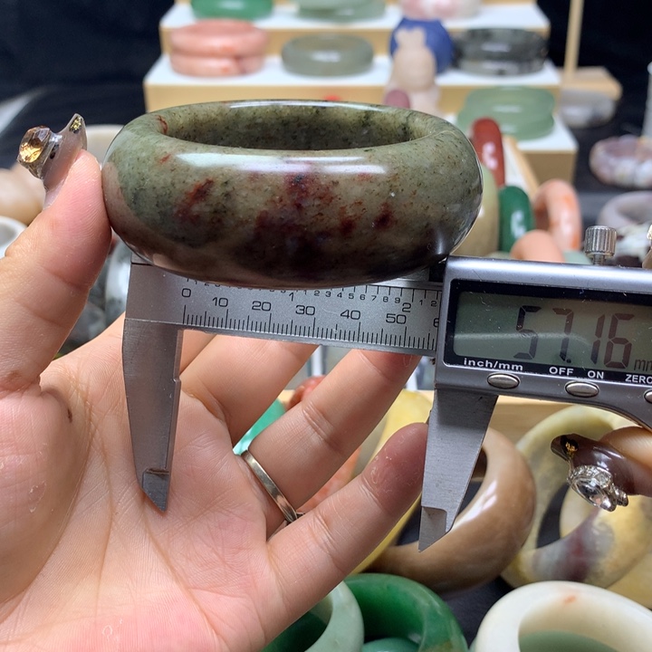 未镶嵌手镯石英质玉