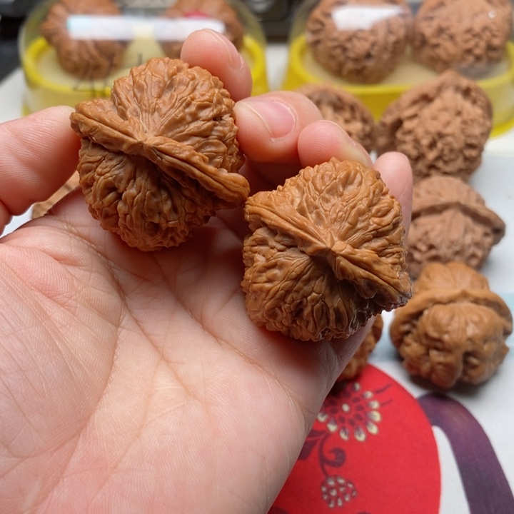 文玩核桃吊坠初*?白狮子