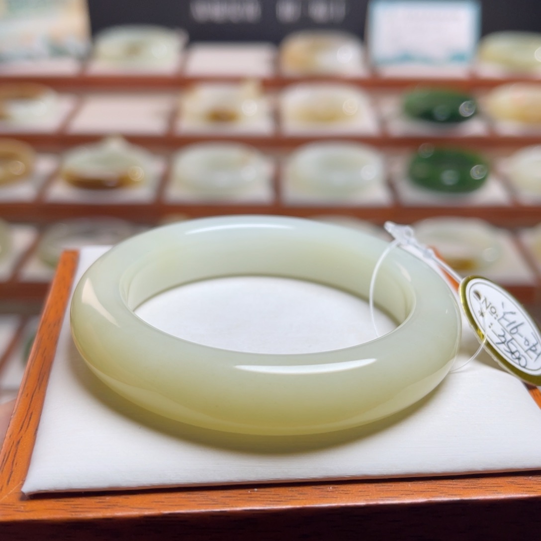【闪购商品】未镶嵌手镯和田玉小*