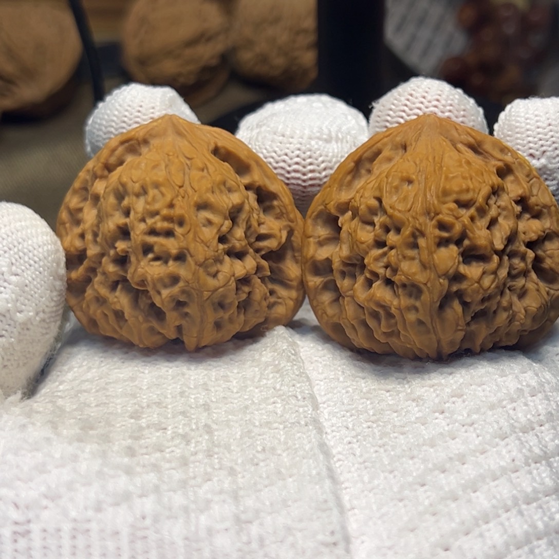 文玩核桃吊坠43涿鹿三角疆 浮黄 83号