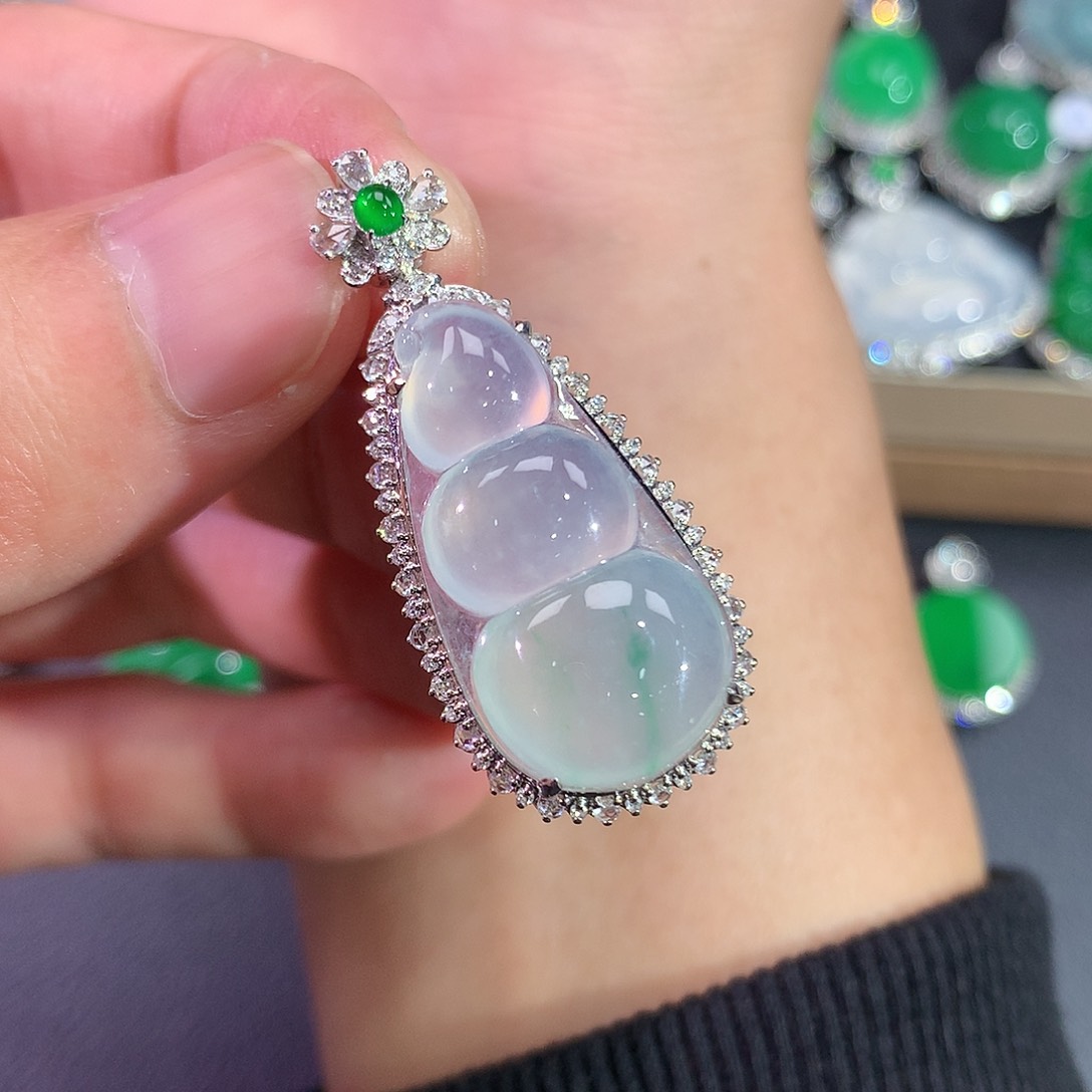 翡翠吊坠(赠链)18K金镶嵌