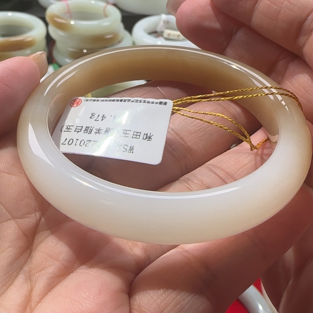 和田玉手镯未镶嵌