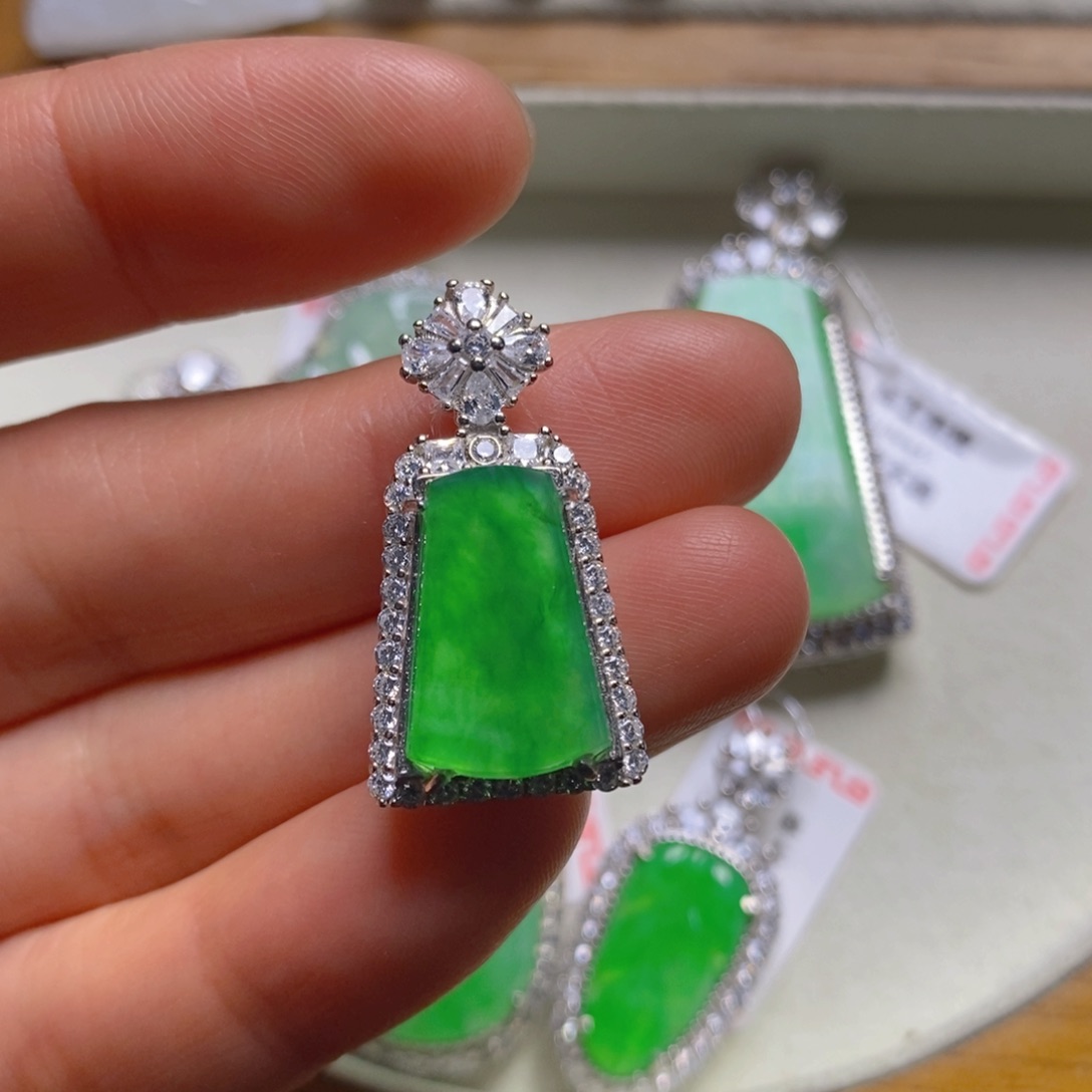 翡翠颈饰银S925镶嵌无事吊坠