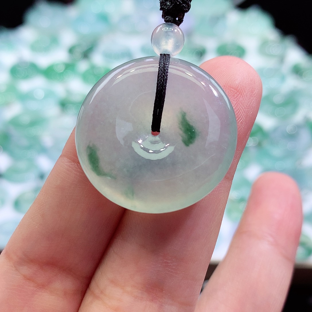 颈饰足铂镶嵌翡翠27.3