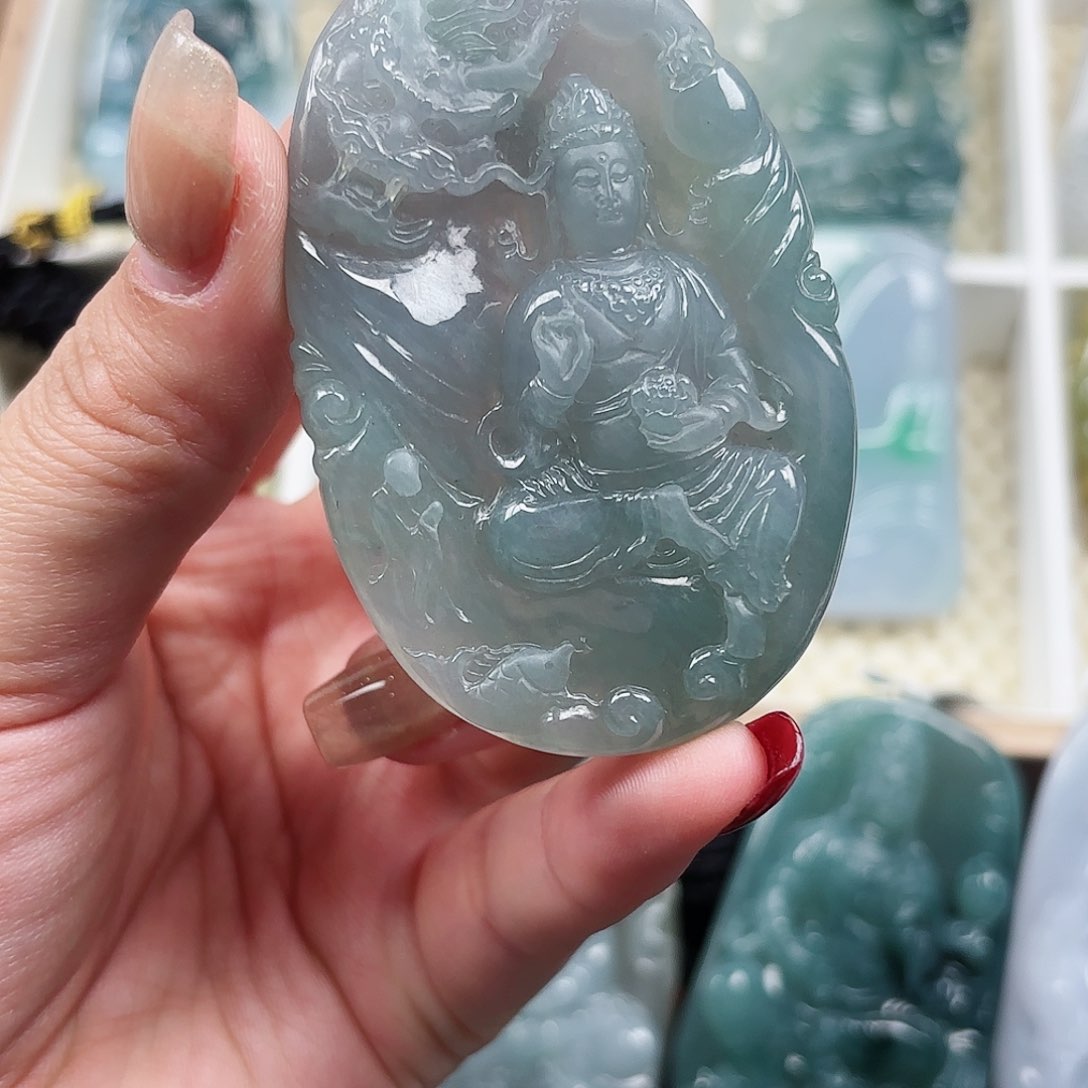 翡翠颈饰未镶嵌观音