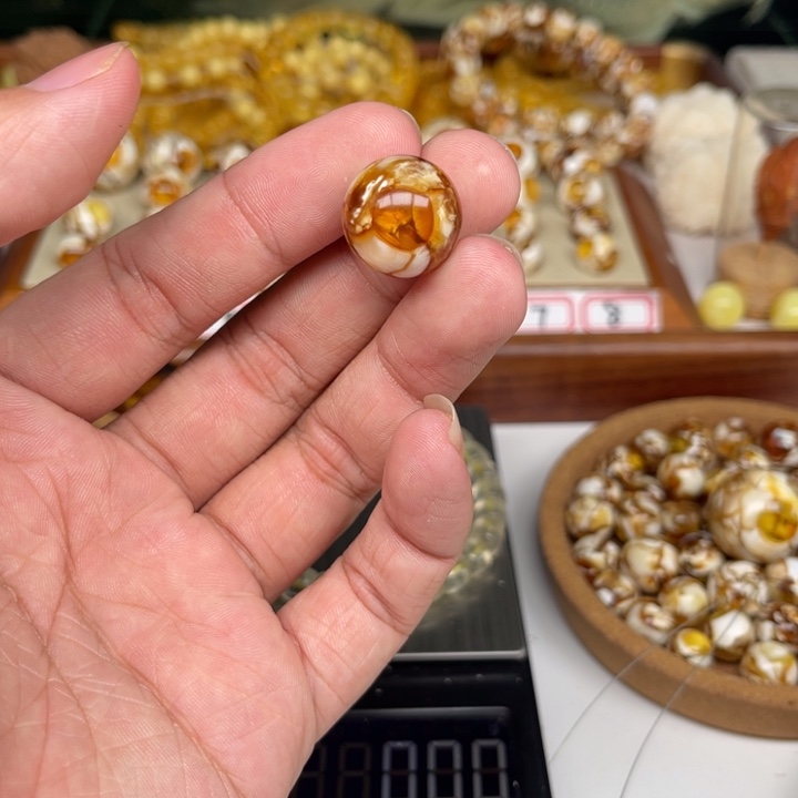 琥珀裸石未镶嵌觉*85号