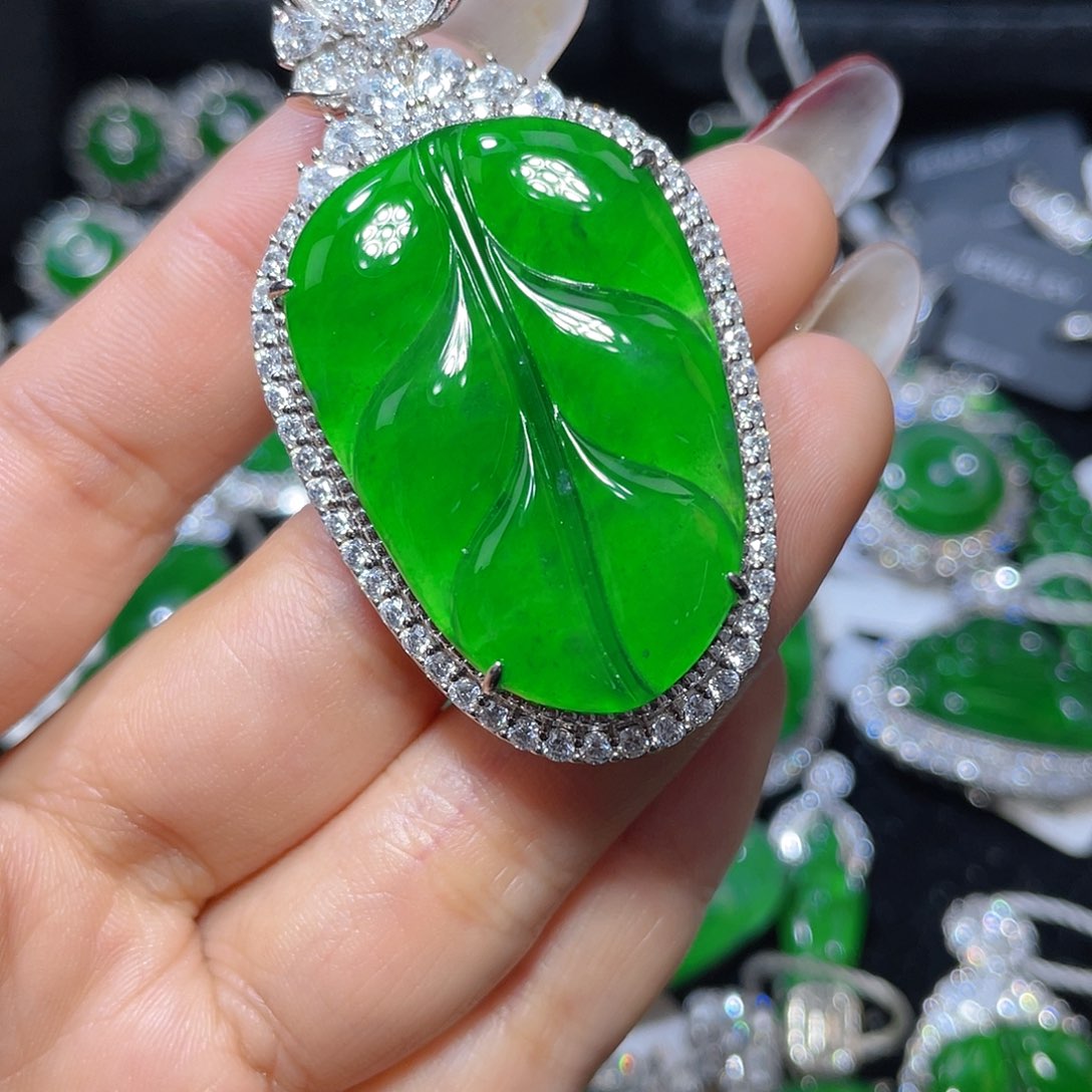 翡翠颈饰银S925镶嵌翡翠