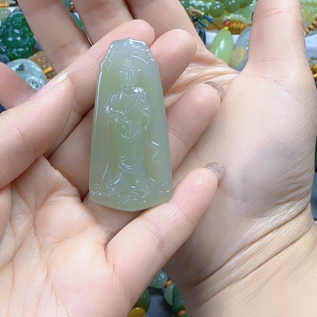 米***椒和田玉未镶嵌颈饰