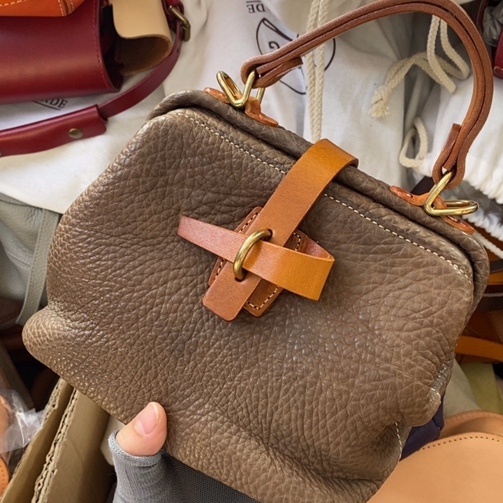 头层牛皮瑕疵单肩包