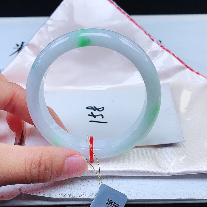 翡翠手镯（圆镯）未镶嵌53+正圈