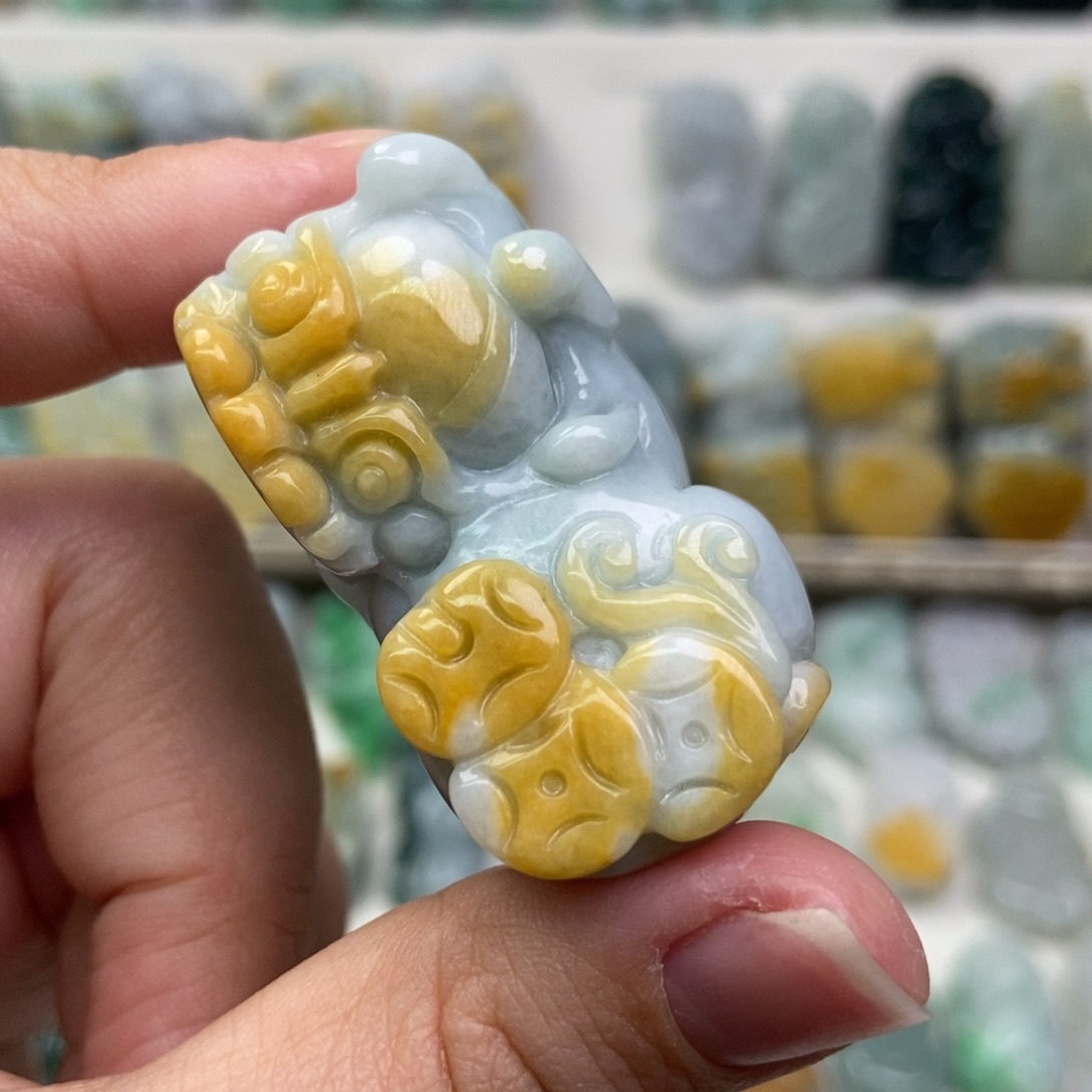 翡翠吊坠(赠链)未镶嵌