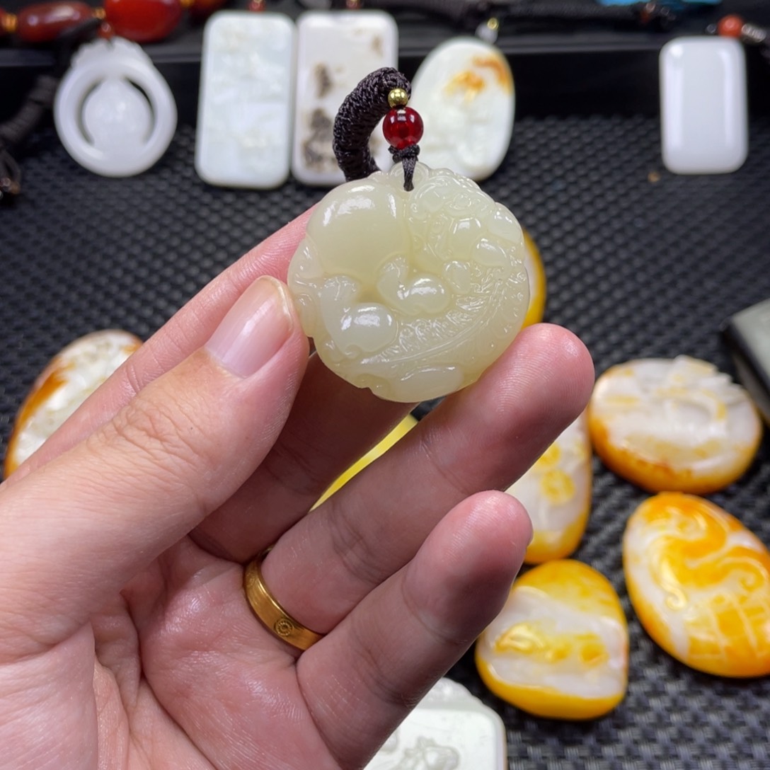 颈饰未镶嵌和田玉