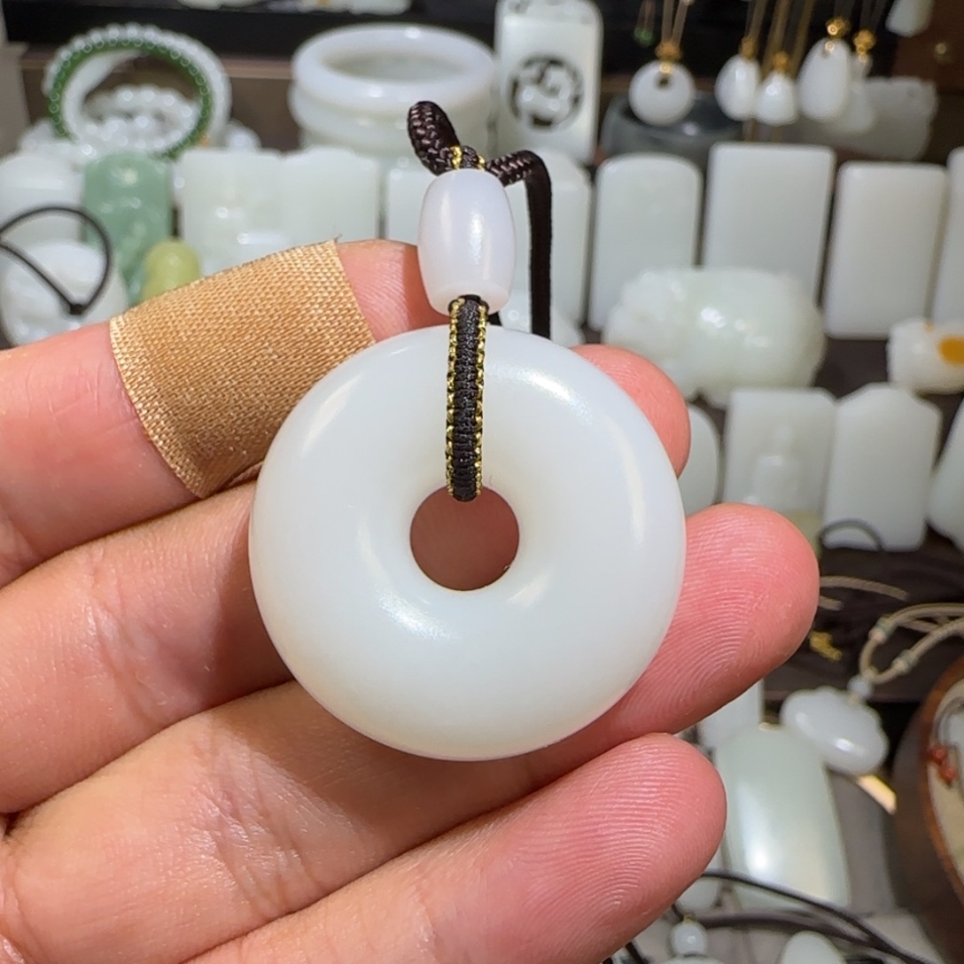 星***空颈饰未镶嵌和田玉