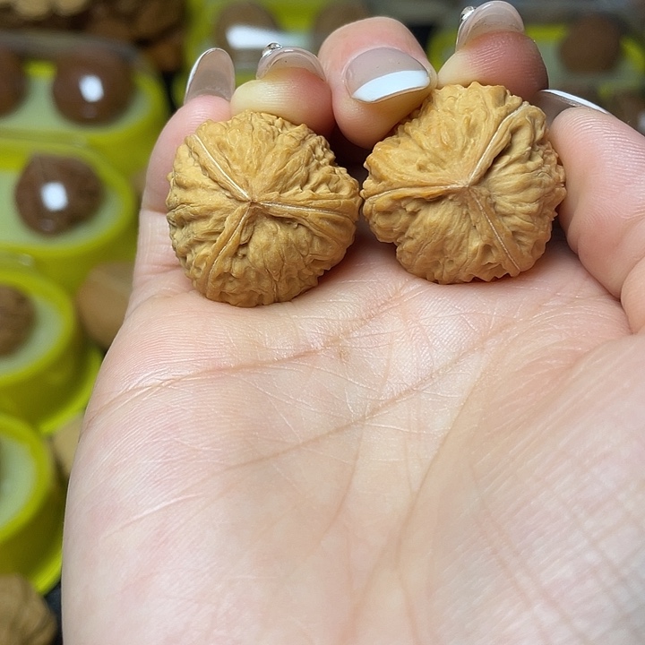 石***头吊坠文玩核桃三楞