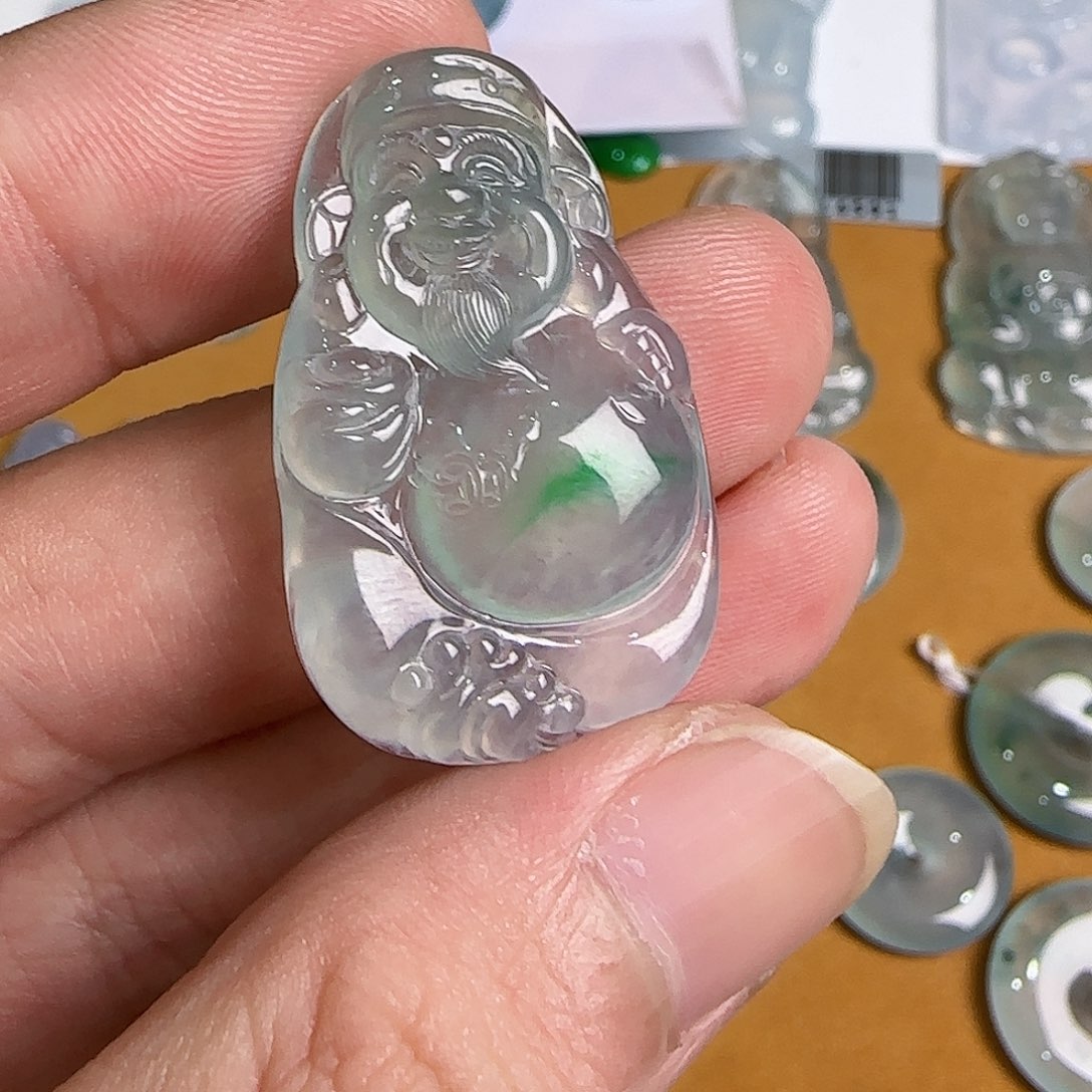 翡翠未镶嵌颈饰    